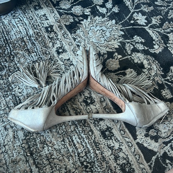 Dolce Vita size 9 champagne back zipper heels with tassels - Picture 6 of 8